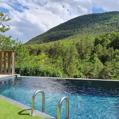 Nature Getaway In Cottage, Hiking, Pool, Climbing *