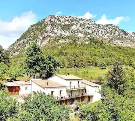 Apartment Nature Getaway In Cottage, Hiking, Pool, Climbing