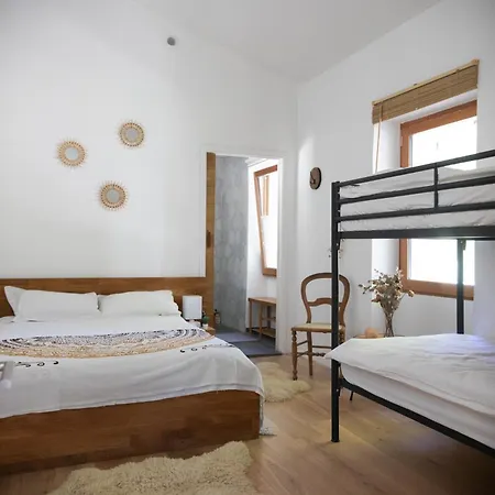 Apartment Nature Getaway In Cottage, Hiking, Pool, Climbing
